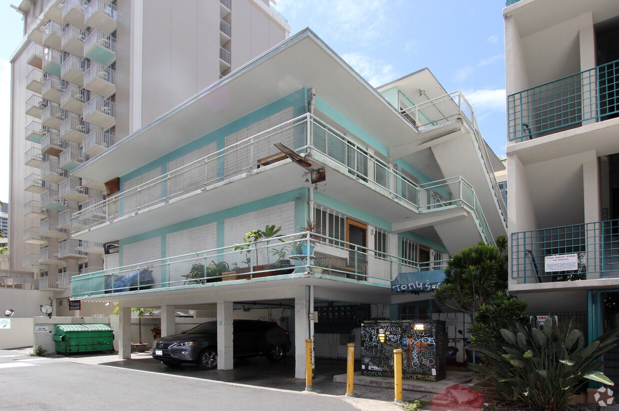 Building Photo - Waikolu Way Apartments