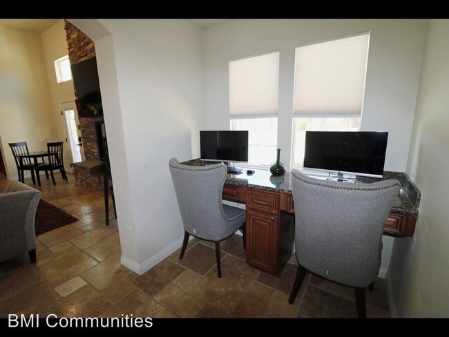 Foto del edificio - 606 S Riverside Ave