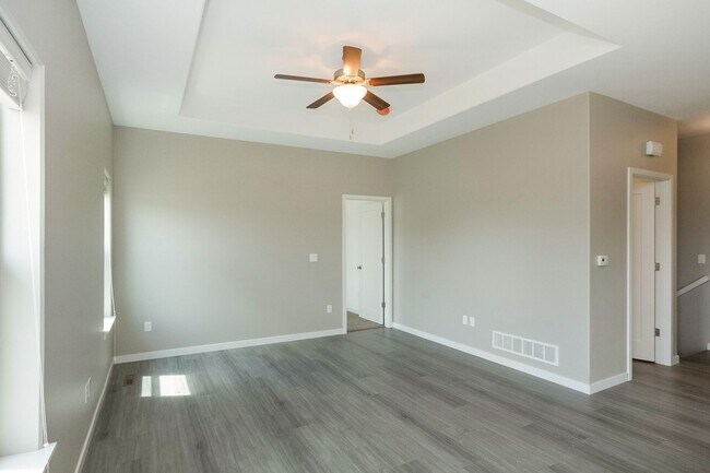 Foto del edificio - 4 bed/3 bath home East Side IC Easy Commut...