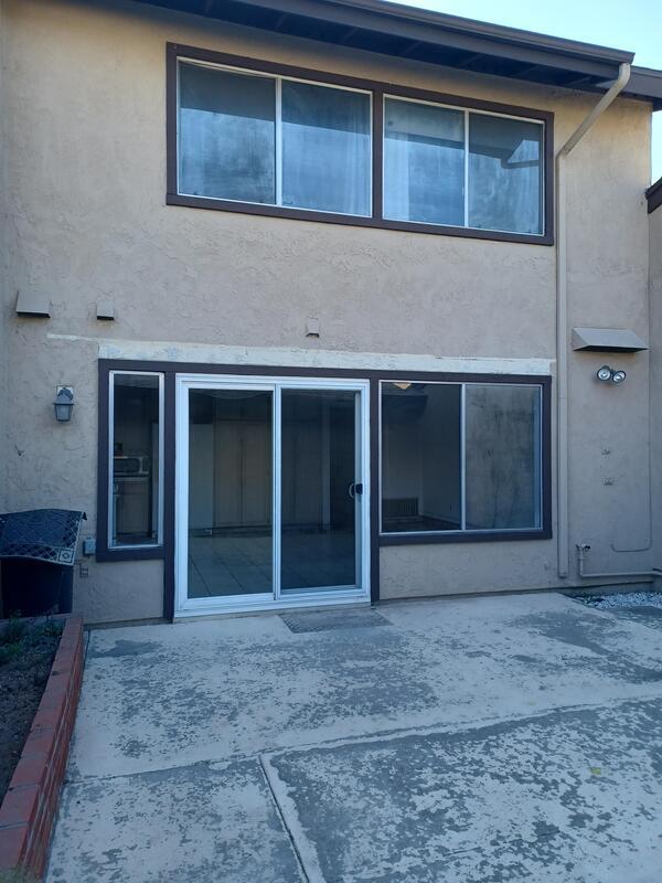 Building Photo - 1052 Los Pinos Ct