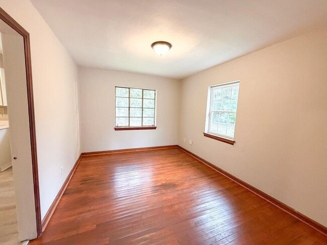 Building Photo - 51 Sherwood Dr