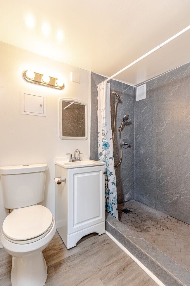Foto del edificio - The Townhouse 1bd/1ba/1pk w extra large lanai