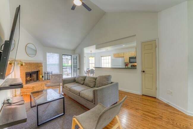Building Photo - "Charming 3-Bed, 2-Bath Home at 895 Timber...