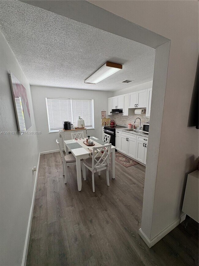 Foto del edificio - 191 NW 17th Ave