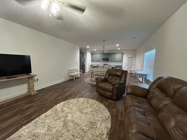 Foto del edificio - 14741 Carrol Ave