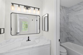 Building Photo - 2030 Plantation Dr