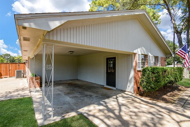 Building Photo - 1119 Edgewood Dr