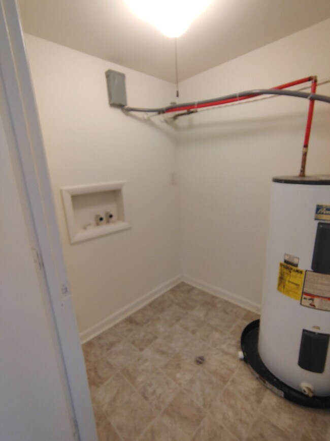 Foto del edificio - 600 Reusens Rd