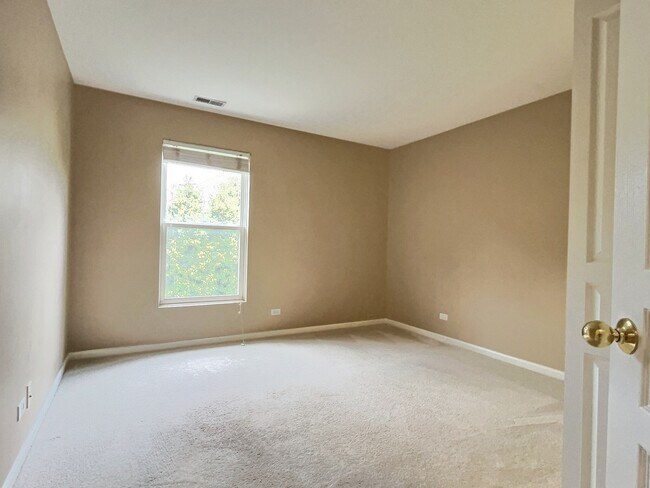 Building Photo - 3142 Bromley Ln