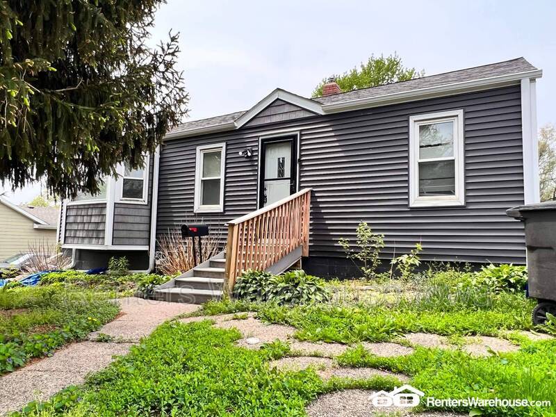 2024 SW 1st St, Des Moines, IA 50315 House Rental in Des Moines, IA