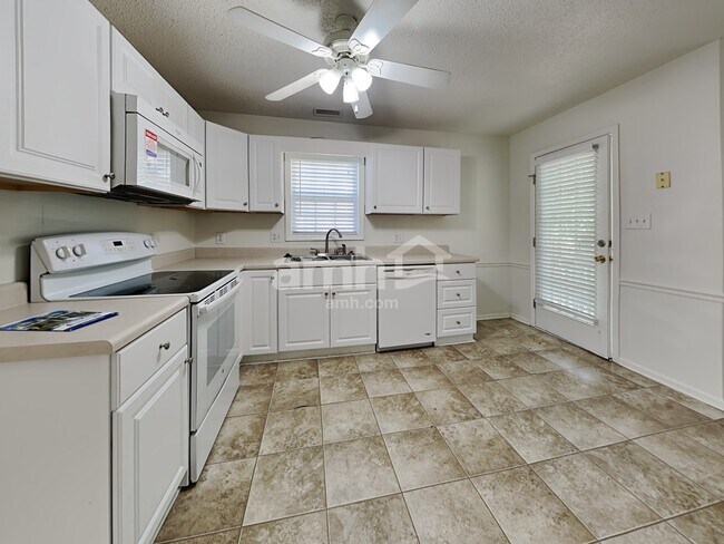 Foto del edificio - 1703 Hunterwoods Dr
