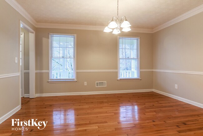 Building Photo - 2880 Creekwood Dr SW