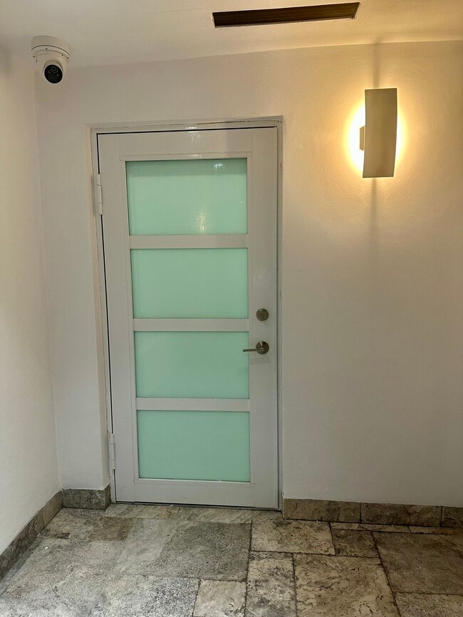Foto del edificio - 4942 SW 140th Ave