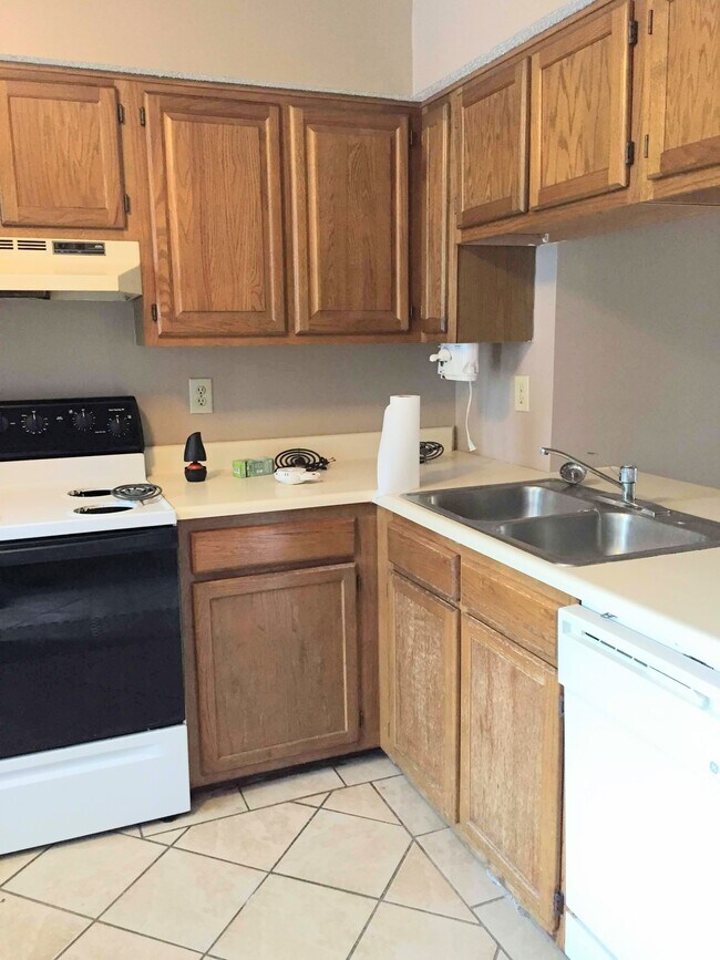 Kitchen - 644 Lex Dr