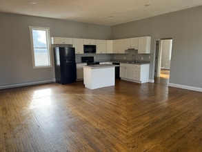 Building Photo - 222 Learn Rd