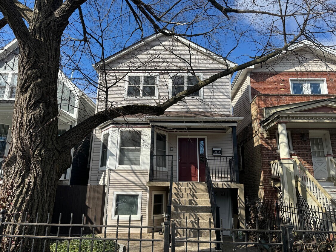 Primary Photo - 4114 N Bell Ave