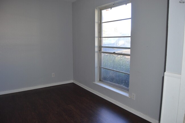 Building Photo - 3902 Hooper Dr