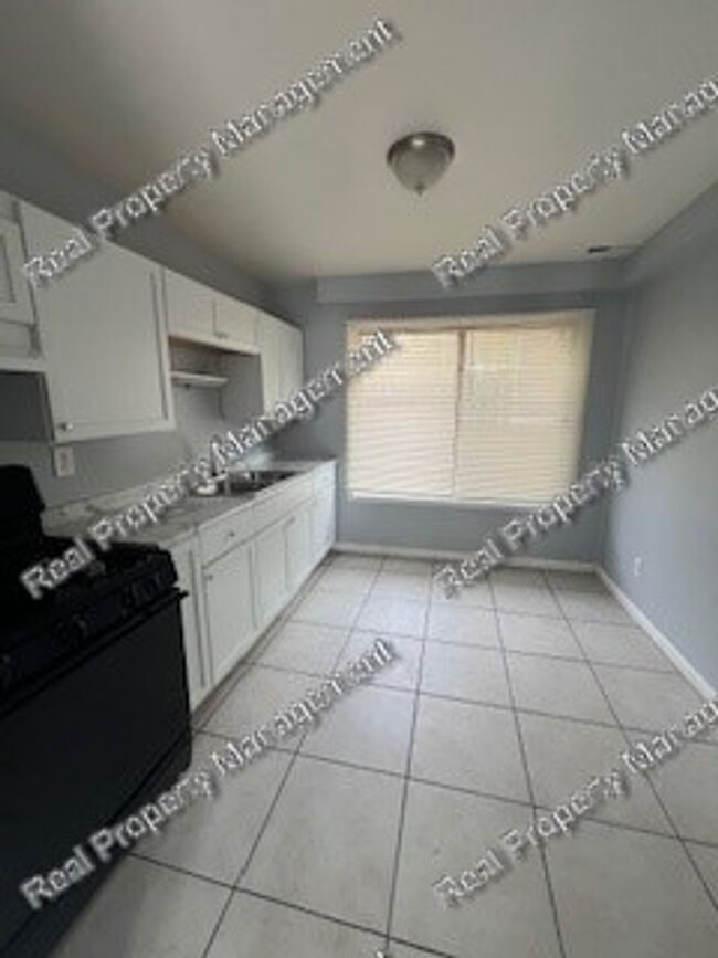 Foto del edificio - Updated 3 Bedroom Townhome