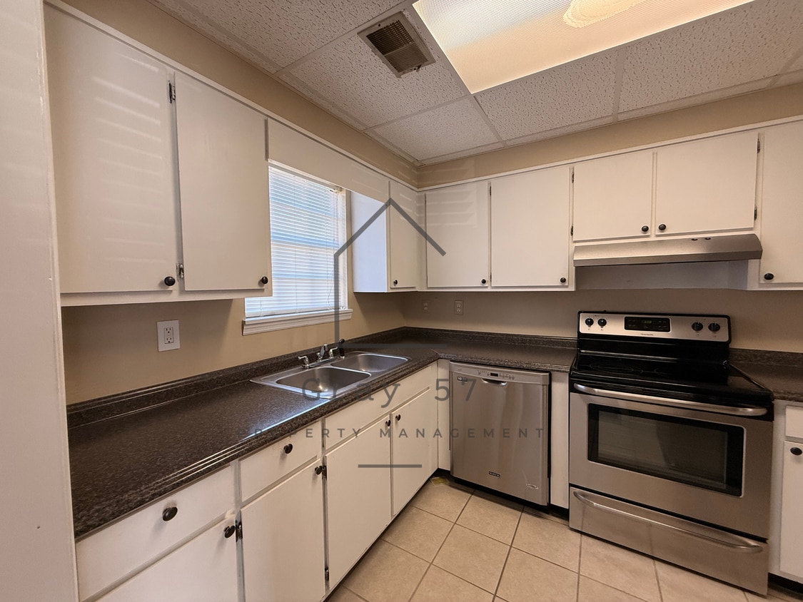 Primary Photo - 2 bed, 1.5 bath townhome in Helena