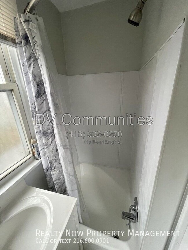 Foto del edificio - 3263 Fulton Rd