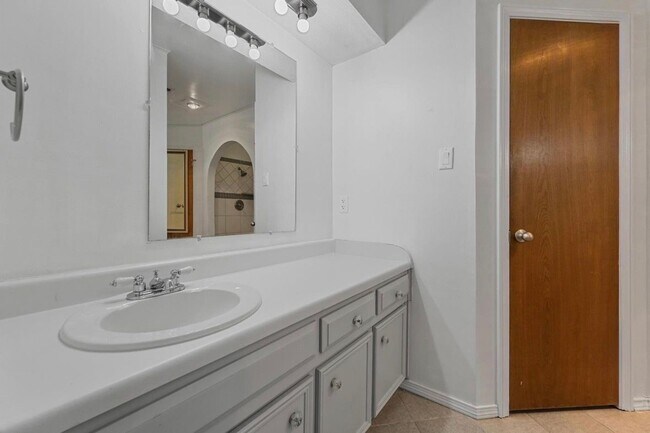 Foto del edificio - 8721 Hidden Hill Dr