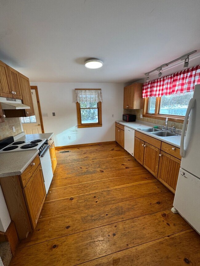 Foto del edificio - Charming Two-Bedroom Home in a Peaceful Wooded Setting