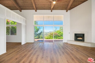 Building Photo - 2385 Roscomare Rd