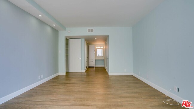 Foto del edificio - 10433 Wilshire Blvd