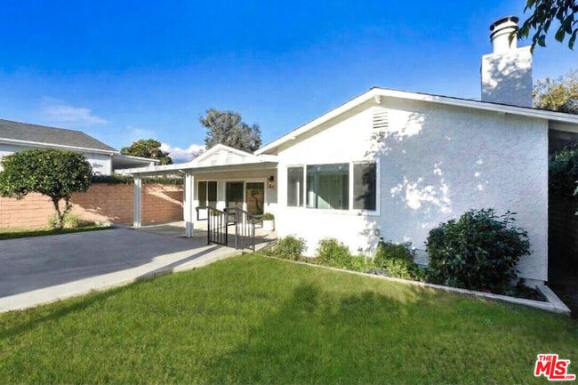 Building Photo - 914 Evergreen St