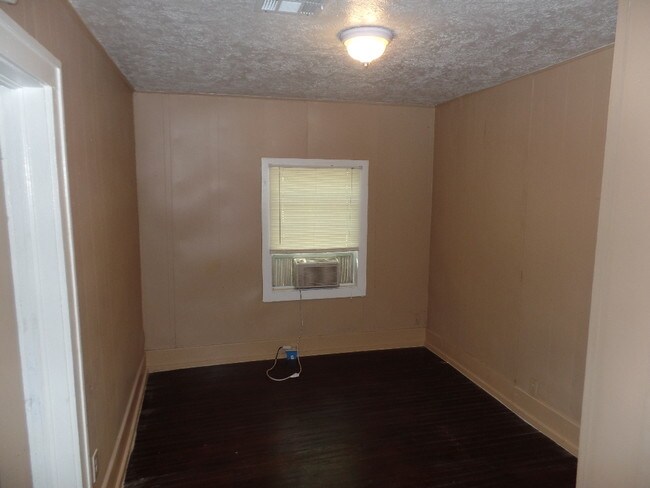 Foto del edificio - 307 W 14th St