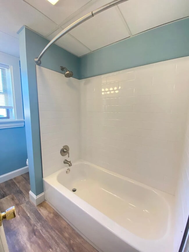 Building Photo - 110 Collier St