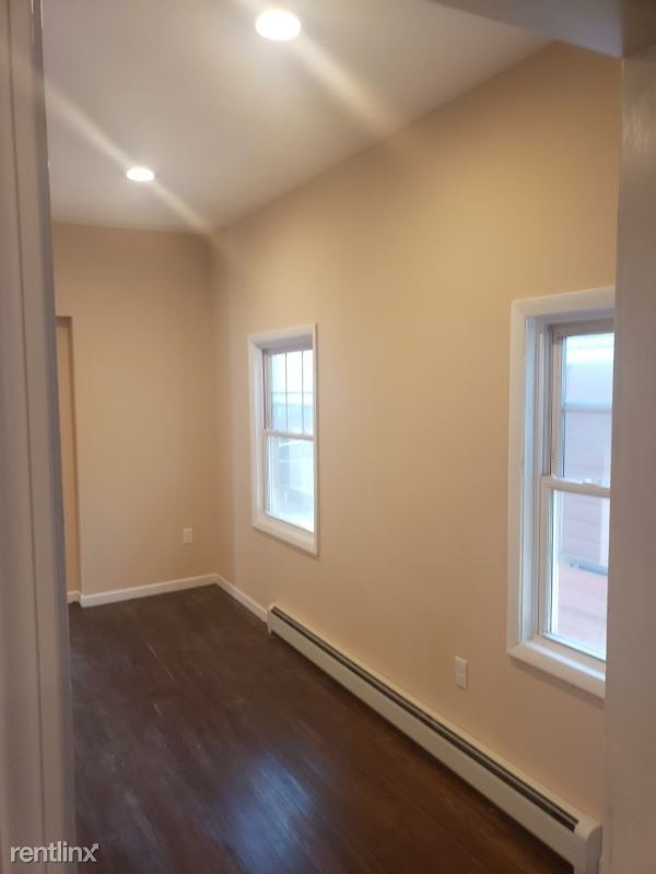 Building Photo - 3 br, 1 bath Apartment - 2 Colley St 2 Unit 2