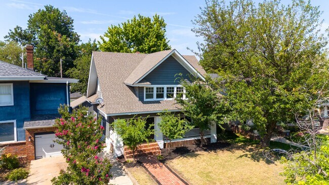 Foto del edificio - Must See Home in Mesta Park! Move in speci...