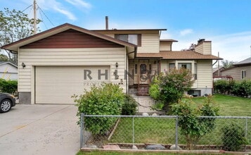 Building Photo - 825 W Arapahoe Ave