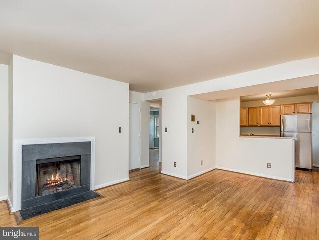 Building Photo - 1311 E Abingdon Dr