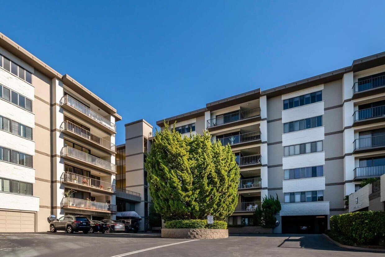 2 Bed / 2 Bath Top Floor Condo wi... Condo for Rent in San