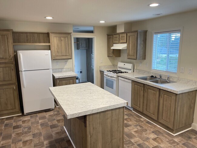 Building Photo - Magalia Home for rent, 3bed 2bath, enclose...