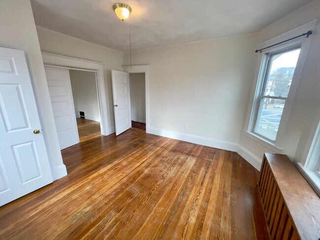 Foto del edificio - Fairbanks St Brighton 3bed / 1bath $2800 NO FEE