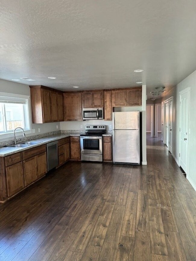 Foto del edificio - 2228-2230 Lozier Ct