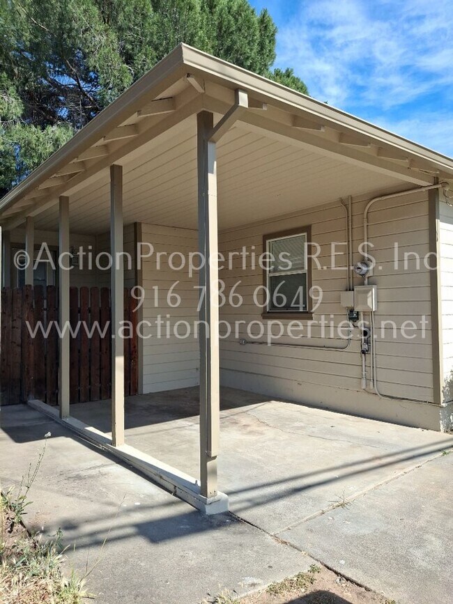 Building Photo - Charmingly Upgraded 3 Bedroom, 2 Bathroom ...