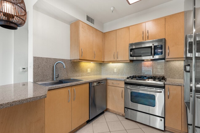 Building Photo - 267 S San Pedro St