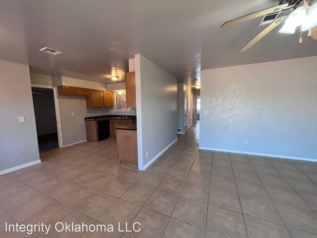 Building Photo - 4 br, 2 bath House - 5413 S. Bodine Dr.