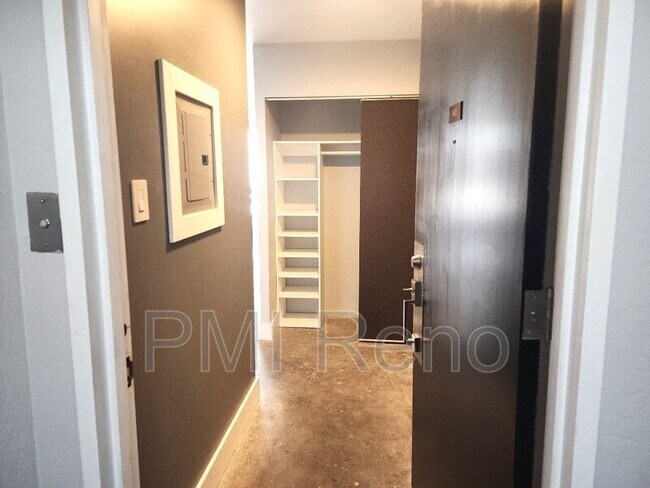 Foto del edificio - 100 N Arlington Ave