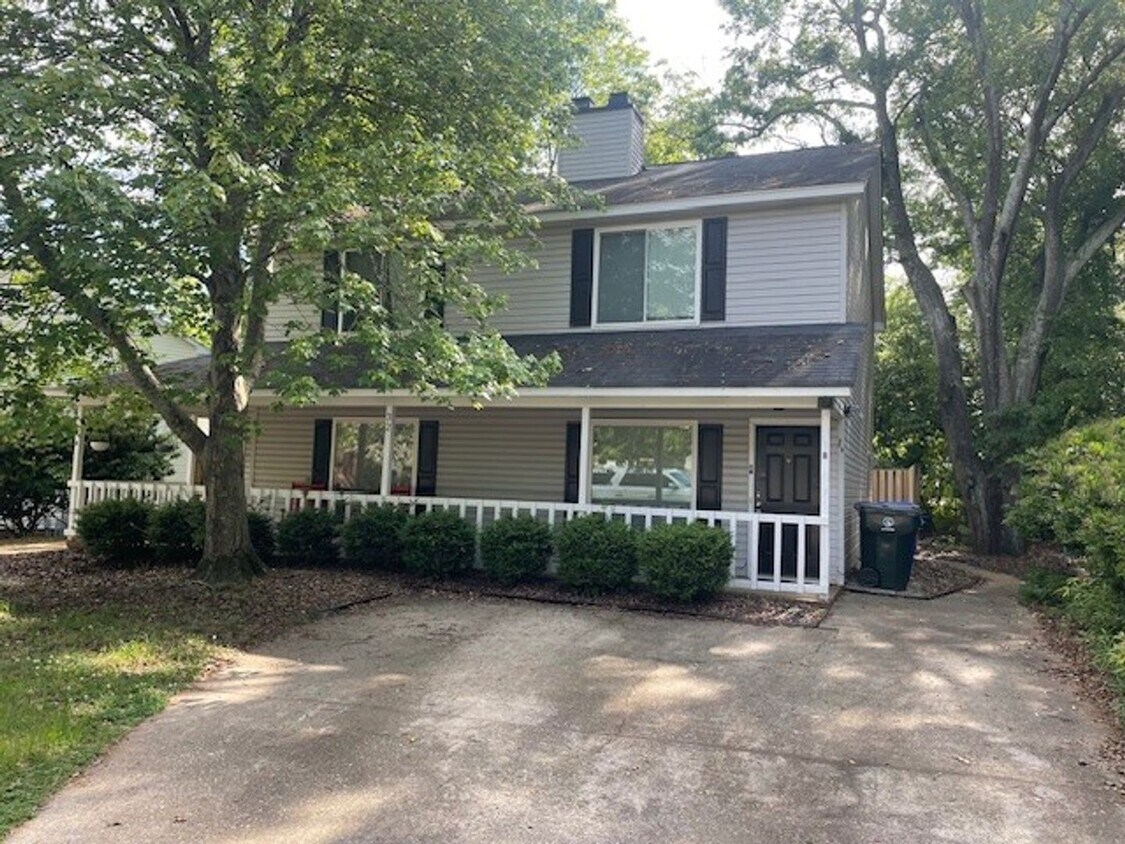 Primary Photo - 32 Huntsfield Dr