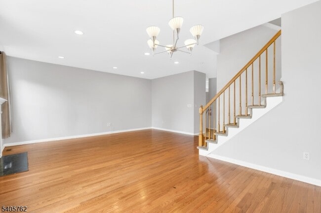 Building Photo - 107 Gladstone Dr