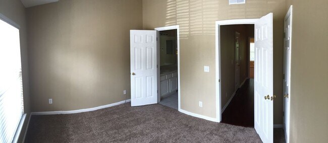 Foto del edificio - 8412 Thornbush Court