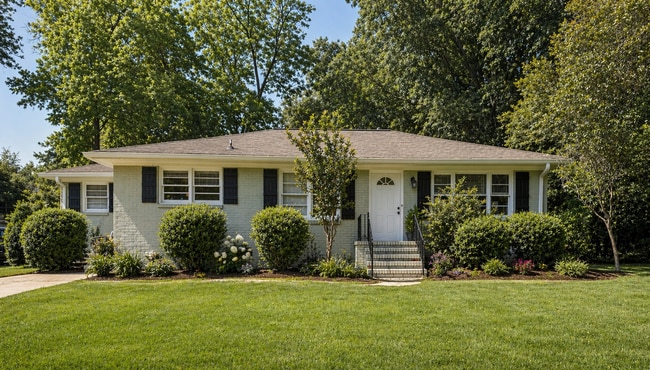 Photo - 129 Westover Dr House