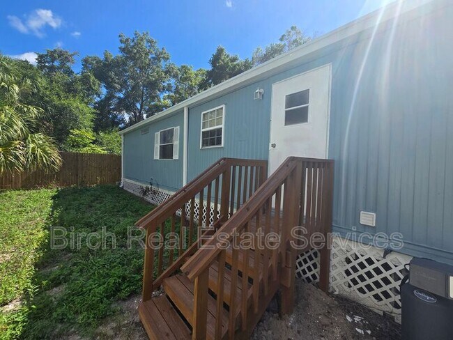 Foto del edificio - 8628 Adonis Rd