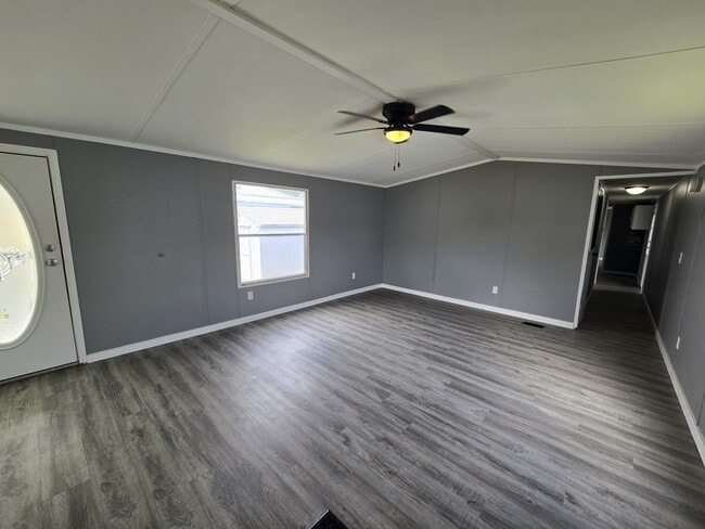 Building Photo - 700 W Ridgeway Ave