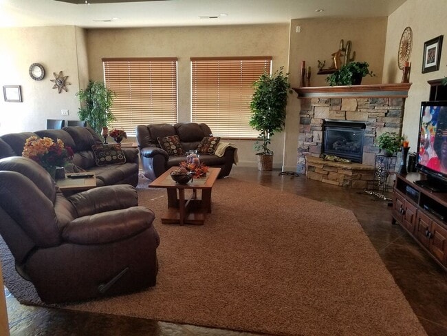 Building Photo - Beautiful Corner Lot! FULLY FURNISHED! Available March 2026!